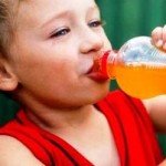 Проблемы с зубами у детей из-за сока?
